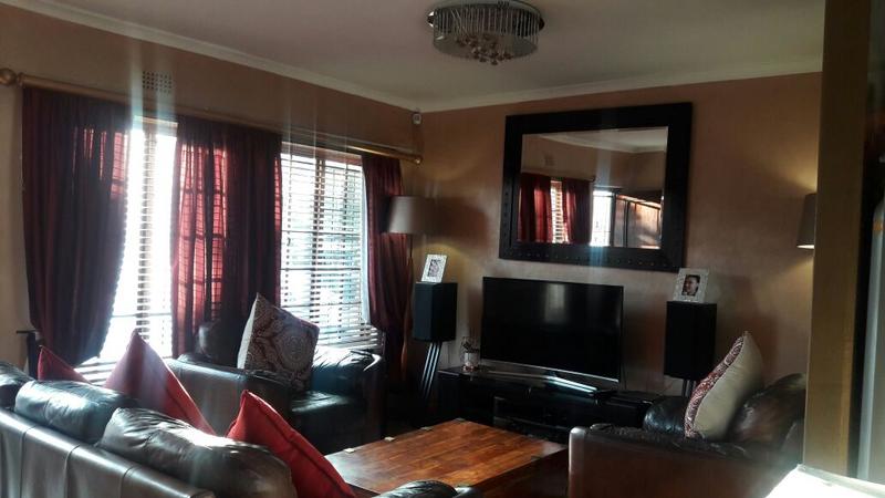 To Let 3 Bedroom Property for Rent in Vredekloof East Western Cape